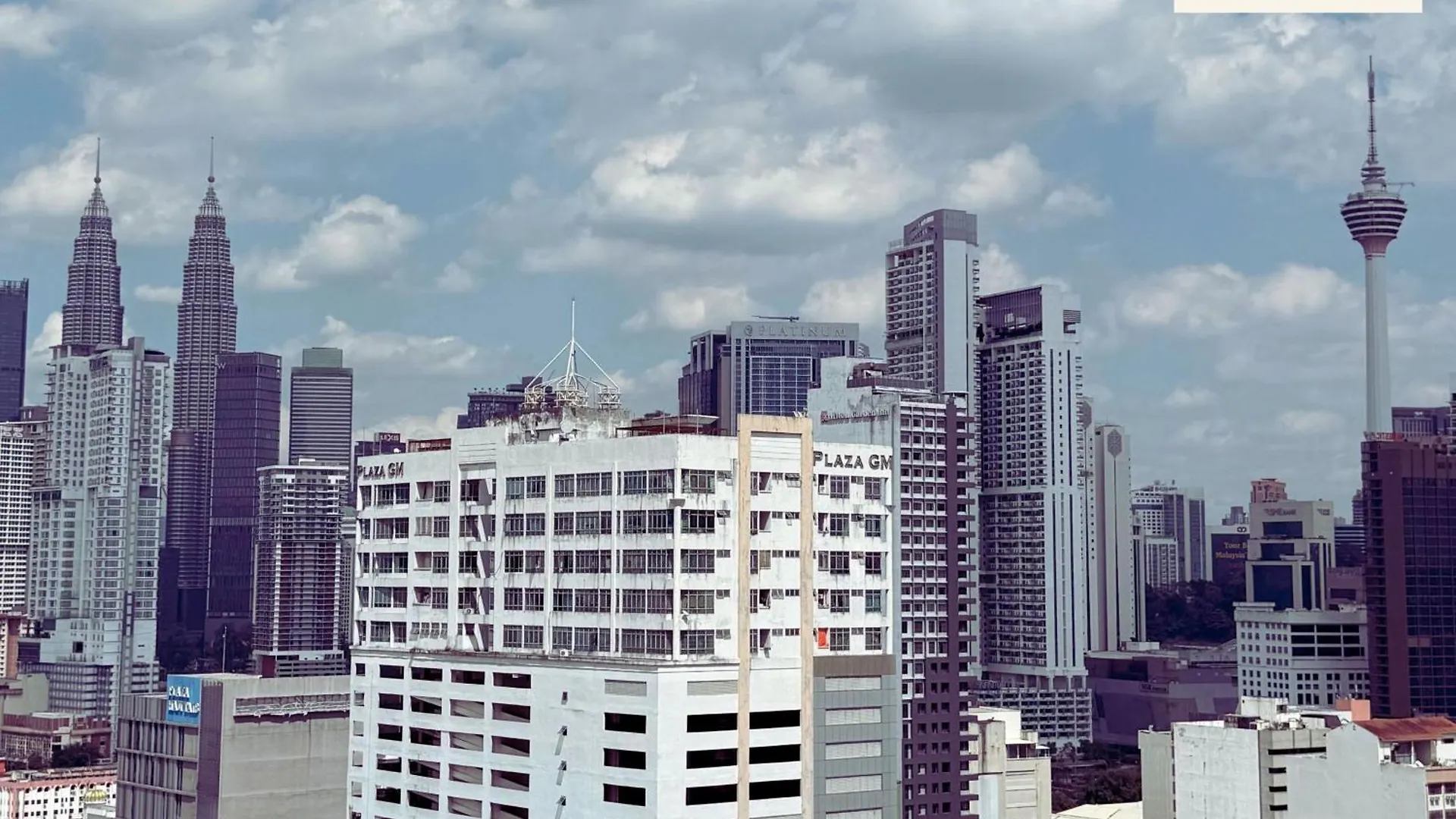 Apartment Ferienwohnung Klcc View & Netflix & Walk To Lrt & Sunway Putra Kuala Lumpur Ma­lay­sia